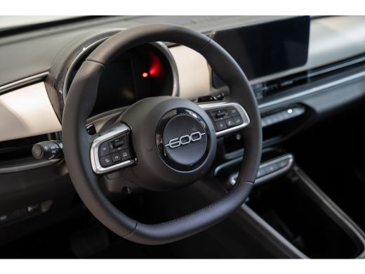 Fiat 600 1.2 Hybrid La Prima | Achteruitrijcamera | Apple Carplay/Android Auto|telefoonintegratie premium ... ActivLease financial lease