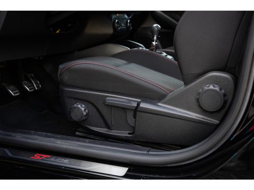 Ford Focus 1.0 EcoBoost Hybrid ST Line X Business | Achteruitrijcamera | Apple Carplay/Android Auto|telefoon... ActivLease financial lease