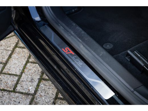 Ford Focus 1.0 EcoBoost Hybrid ST Line X Business | Achteruitrijcamera | Apple Carplay/Android Auto|telefoon... ActivLease financial lease