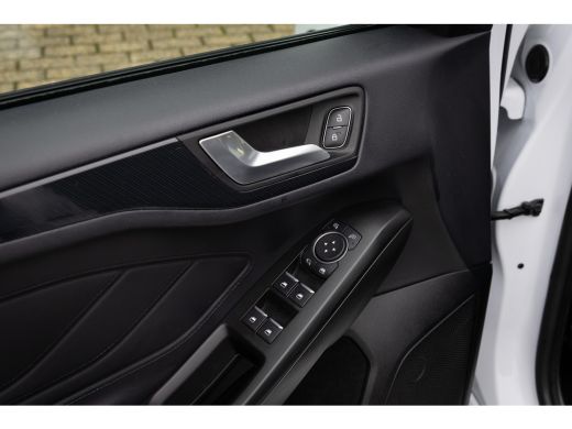 Ford Focus 1.0 EcoBoost ST Line Business | Trekhaak! | Stoel/stuur verwarming | Apple Carplay/Android Auto |... ActivLease financial lease