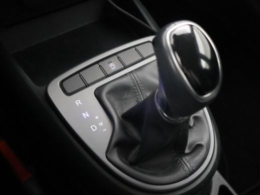 Hyundai i10 1.0 AUTOMAAT COMFORT 5-ZITS + APPLE CARPLAY | DAB+ | CRUISE CONTROL | TWO-TONE WIT/ZWART ActivLease financial lease
