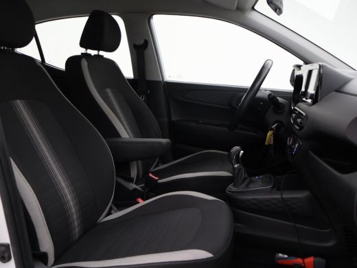 Hyundai i10 1.0 AUTOMAAT COMFORT 5-ZITS + APPLE CARPLAY | DAB+ | CRUISE CONTROL | TWO-TONE WIT/ZWART ActivLease financial lease