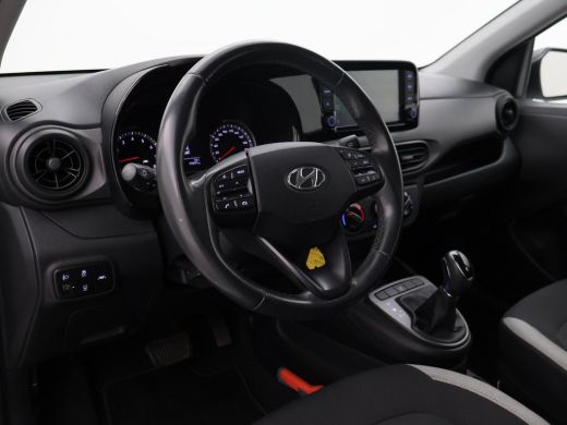 Hyundai i10 1.0 AUTOMAAT COMFORT 5-ZITS + APPLE CARPLAY | DAB+ | CRUISE CONTROL | TWO-TONE WIT/ZWART ActivLease financial lease