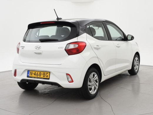 Hyundai i10 1.0 AUTOMAAT COMFORT 5-ZITS + APPLE CARPLAY | DAB+ | CRUISE CONTROL | TWO-TONE WIT/ZWART ActivLease financial lease