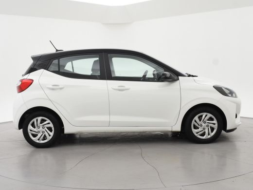 Hyundai i10 1.0 AUTOMAAT COMFORT 5-ZITS + APPLE CARPLAY | DAB+ | CRUISE CONTROL | TWO-TONE WIT/ZWART ActivLease financial lease