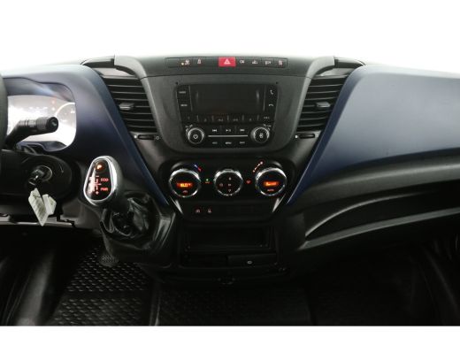 Iveco Daily 35S12V 2.3 410 L4H2 | Automaat | 3500kg Trekgew. | Trekhaak | Airco | Cruise | 3-Zits ActivLease financial lease