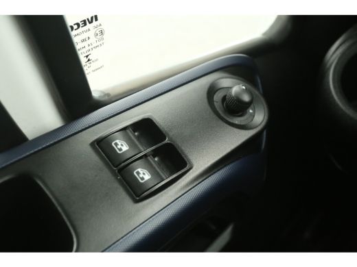 Iveco Daily 35S12V 2.3 410 L4H2 | Automaat | 3500kg Trekgew. | Trekhaak | Airco | Cruise | 3-Zits ActivLease financial lease