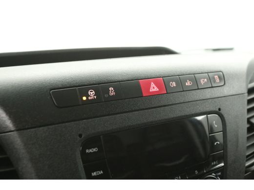 Iveco Daily 35S12V 2.3 410 L4H2 | Automaat | 3500kg Trekgew. | Trekhaak | Airco | Cruise | 3-Zits ActivLease financial lease