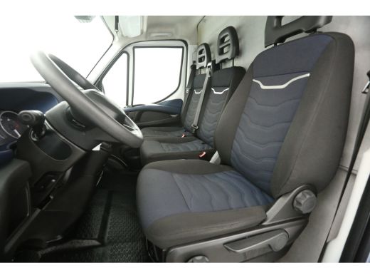 Iveco Daily 35S12V 2.3 410 L4H2 | Automaat | 3500kg Trekgew. | Trekhaak | Airco | Cruise | 3-Zits ActivLease financial lease
