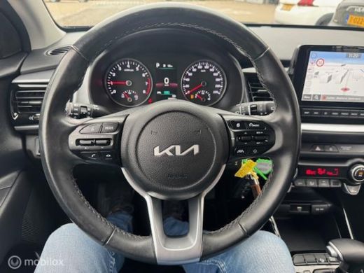 Kia Stonic 1.0 T 120PK MHEV DynamicLine Automaat , Hoge instap , Velgen , Navigatie & Apple carplay & Androi... ActivLease financial lease