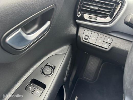 Kia Stonic 1.0 T 120PK MHEV DynamicLine Automaat , Hoge instap , Velgen , Navigatie & Apple carplay & Androi... ActivLease financial lease