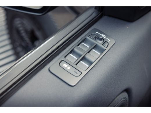Land Rover Discovery Sport P300e PHEV AWD AUT | Black Pack | Afneembare trekhaak | Panoramadak | 360gr Camera | ActivLease financial lease
