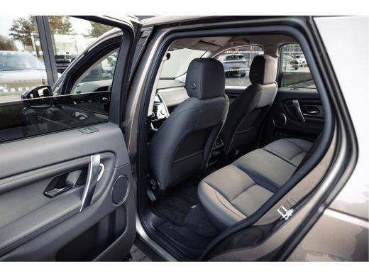 Land Rover Discovery Sport P300e PHEV AWD AUT | Black Pack | Afneembare trekhaak | Panoramadak | 360gr Camera | ActivLease financial lease