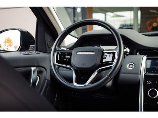 Land Rover Discovery Sport P300e PHEV AWD AUT | Black Pack | Afneembare trekhaak | Panoramadak | 360gr Camera | ActivLease financial lease
