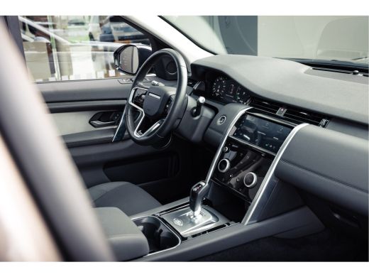 Land Rover Discovery Sport P300e PHEV AWD AUT | Black Pack | Afneembare trekhaak | Panoramadak | 360gr Camera | ActivLease financial lease
