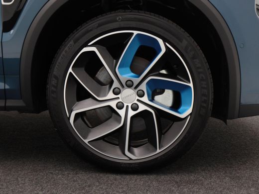 Lynk & Co 01 1.5 262 Pk Automaat | Zwarte Hemel | Full LED | Carplay | Panoramadak | Navigatiesysteem | Infini... ActivLease financial lease