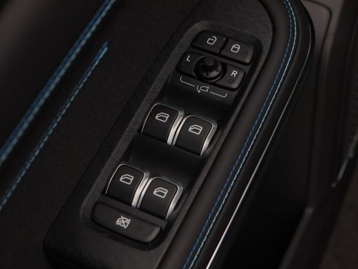 Lynk & Co 01 1.5 262 Pk Automaat | Zwarte Hemel | Full LED | Carplay | Panoramadak | Navigatiesysteem | Infini... ActivLease financial lease