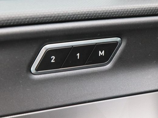 Lynk & Co 01 1.5 262 Pk Automaat | Zwarte Hemel | Full LED | Carplay | Panoramadak | Navigatiesysteem | Infini... ActivLease financial lease