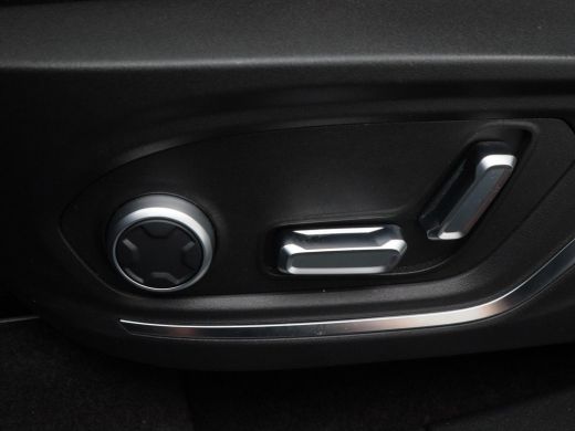 Lynk & Co 01 1.5 262 Pk Automaat | Zwarte Hemel | Full LED | Carplay | Panoramadak | Navigatiesysteem | Infini... ActivLease financial lease