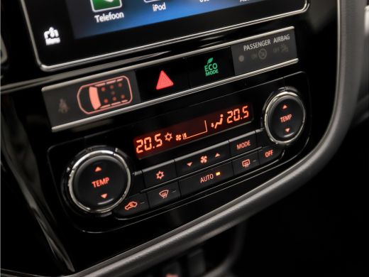 Mitsubishi Outlander 2.4 PHEV Deluxe 240Pk Automaat (SCHUIFDAK, APPLE CARPLAY, NAVIGATIE, LEDER, STUUR/STOELVERWARMING... ActivLease financial lease