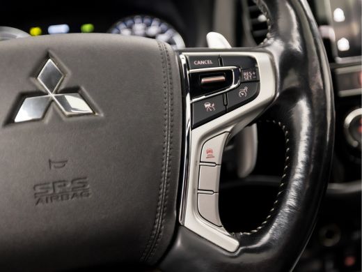 Mitsubishi Outlander 2.4 PHEV Deluxe 240Pk Automaat (SCHUIFDAK, APPLE CARPLAY, NAVIGATIE, LEDER, STUUR/STOELVERWARMING... ActivLease financial lease