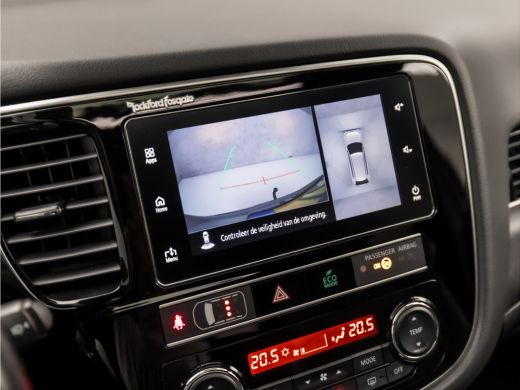 Mitsubishi Outlander 2.4 PHEV Deluxe 240Pk Automaat (SCHUIFDAK, APPLE CARPLAY, NAVIGATIE, LEDER, STUUR/STOELVERWARMING... ActivLease financial lease