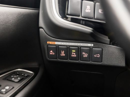 Mitsubishi Outlander 2.4 PHEV Deluxe 240Pk Automaat (SCHUIFDAK, APPLE CARPLAY, NAVIGATIE, LEDER, STUUR/STOELVERWARMING... ActivLease financial lease