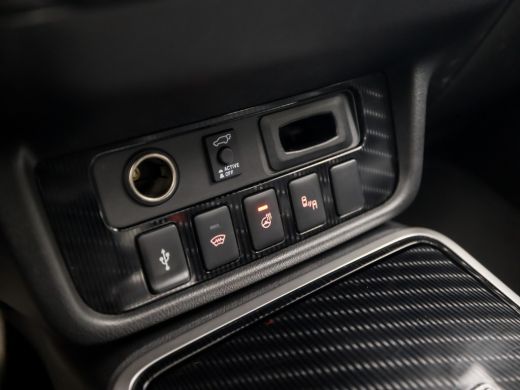 Mitsubishi Outlander 2.4 PHEV Deluxe 240Pk Automaat (SCHUIFDAK, APPLE CARPLAY, NAVIGATIE, LEDER, STUUR/STOELVERWARMING... ActivLease financial lease