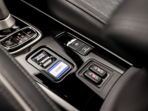 Mitsubishi Outlander 2.4 PHEV Deluxe 240Pk Automaat (SCHUIFDAK, APPLE CARPLAY, NAVIGATIE, LEDER, STUUR/STOELVERWARMING... ActivLease financial lease