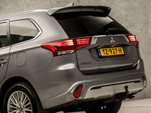 Mitsubishi Outlander 2.4 PHEV Deluxe 240Pk Automaat (SCHUIFDAK, APPLE CARPLAY, NAVIGATIE, LEDER, STUUR/STOELVERWARMING... ActivLease financial lease