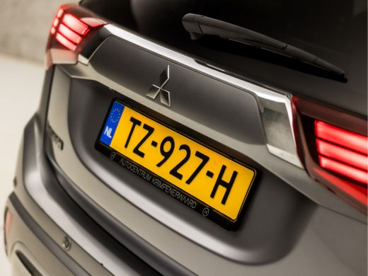 Mitsubishi Outlander 2.4 PHEV Deluxe 240Pk Automaat (SCHUIFDAK, APPLE CARPLAY, NAVIGATIE, LEDER, STUUR/STOELVERWARMING... ActivLease financial lease