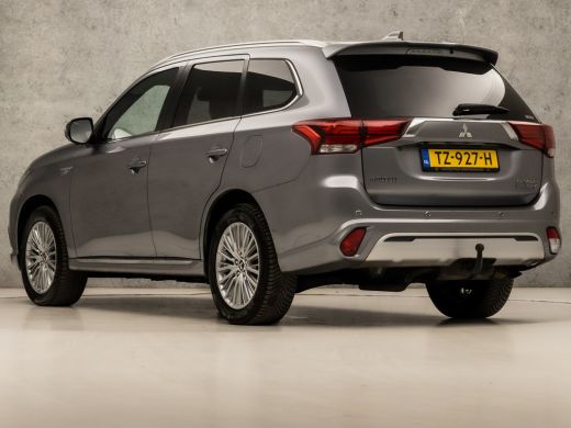 Mitsubishi Outlander 2.4 PHEV Deluxe 240Pk Automaat (SCHUIFDAK, APPLE CARPLAY, NAVIGATIE, LEDER, STUUR/STOELVERWARMING... ActivLease financial lease