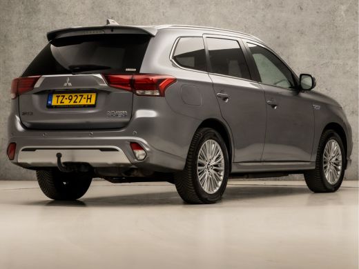Mitsubishi Outlander 2.4 PHEV Deluxe 240Pk Automaat (SCHUIFDAK, APPLE CARPLAY, NAVIGATIE, LEDER, STUUR/STOELVERWARMING... ActivLease financial lease