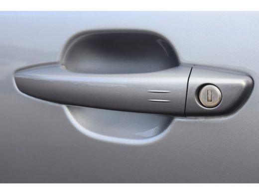 Peugeot 2008 1.2 HYBRID 136PK ALLURE AUTOMAAT / NAVI / LEDER / CLIMA / LED / PDC / 17" LMV / KEYLESS  / 360° C... ActivLease financial lease