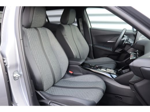 Peugeot 2008 1.2 HYBRID 136PK ALLURE AUTOMAAT / NAVI / LEDER / CLIMA / LED / PDC / 17" LMV / KEYLESS  / 360° C... ActivLease financial lease