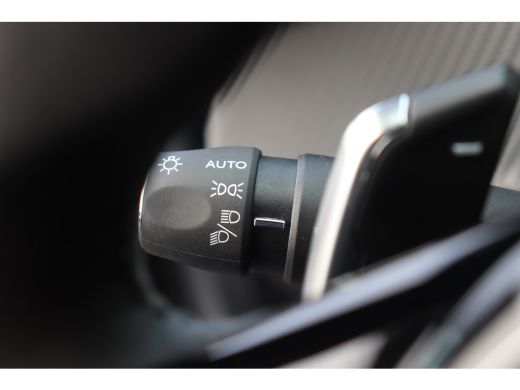 Peugeot 2008 1.2 HYBRID 136PK ALLURE AUTOMAAT / NAVI / LEDER / CLIMA / LED / PDC / 17" LMV / KEYLESS  / 360° C... ActivLease financial lease