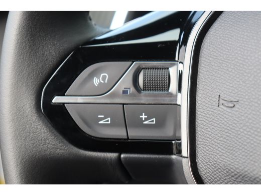 Peugeot 2008 1.2 HYBRID 136PK ALLURE AUTOMAAT / NAVI / LEDER / CLIMA / LED / PDC / 17" LMV / KEYLESS  / 360° C... ActivLease financial lease