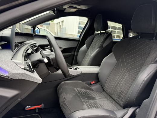 Peugeot 3008 1.2 Hybrid 136 GT Donkergrijze GT | Camera 360 graden | NAVI Fullscreen | Airco AUTO | Apple Carp... ActivLease financial lease