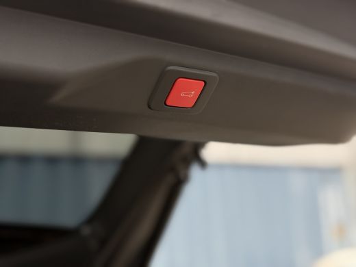 Peugeot 3008 1.2 Hybrid 136 GT Donkergrijze GT | Camera 360 graden | NAVI Fullscreen | Airco AUTO | Apple Carp... ActivLease financial lease