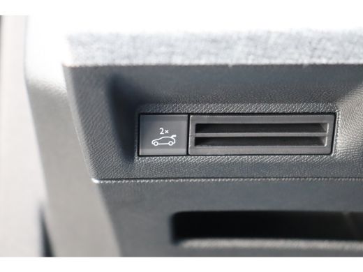 Peugeot 3008 1.2 HYBRID 145PK GT AUTOMAAT / NAVI / LEDER / CLIMA / LED / PDC / 19" LMV / CAMERA / WINTERPAKKET... ActivLease financial lease