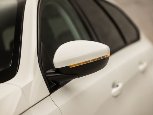 Peugeot 308 SW 1.2 PureTech Sport (PANORAMADAK, APPLE CARPLAY, GROOT NAVI, 360 CAMERA, SPORTSTOELEN, GETINT G... ActivLease financial lease