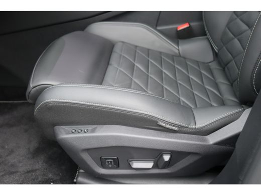 Peugeot 5008 1.2 HYBRID 136PK 7-ZITS GT AUTOMAAT / NAVI / LEDER / CLIMA / FULL-LED / 19" LMV / KEYLESS / PANO... ActivLease financial lease