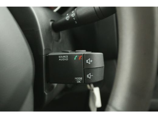 Renault Trafic 2.0 dCi T29 L2H1 | DC | Airco | Cruise | Trekh. | Navi | Parkeersens. | Imperiaal ActivLease financial lease