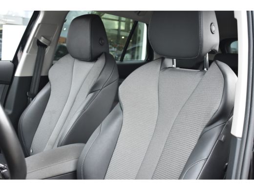 Skoda Enyaq iV 60 Business Edition TREKHAAK | CRUISE CONTROL | APP CONNECT | LED ActivLease financial lease