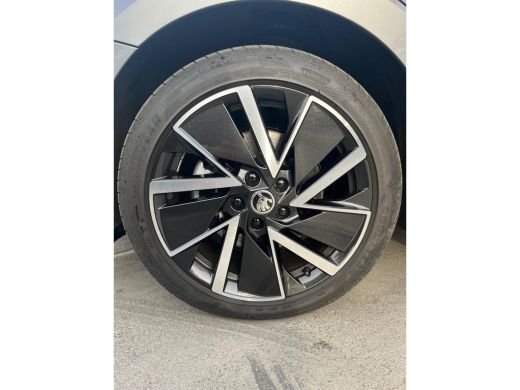 Skoda Octavia Sportline iV 204PK PHEV | Head-up display | Stoelverwarming voor en achter | ACC | Achteruitrijca... ActivLease financial lease