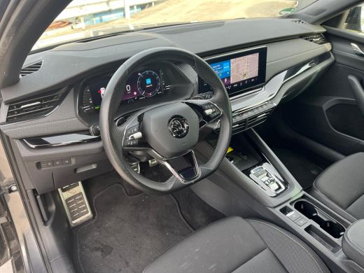 Skoda Octavia Sportline iV 204PK PHEV | Head-up display | Stoelverwarming voor en achter | ACC | Achteruitrijca... ActivLease financial lease