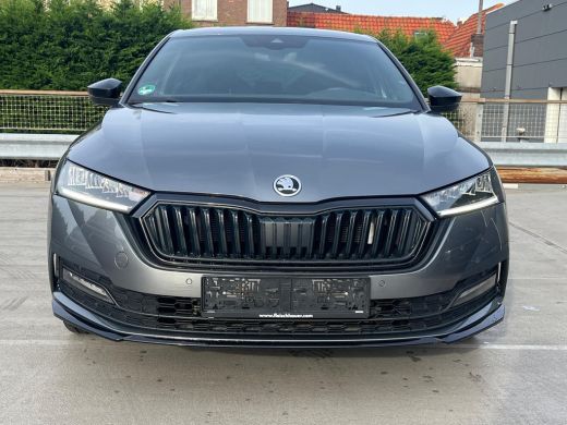 Skoda Octavia Sportline iV 204PK PHEV | Head-up display | Stoelverwarming voor en achter | ACC | Achteruitrijca... ActivLease financial lease