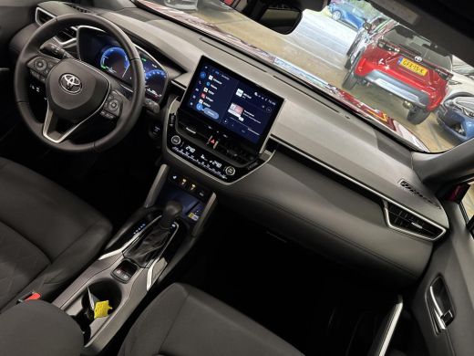 Toyota Corolla Cross Hybrid 140 Style Premium Pack | 06-10141018 Voor meer informatie ActivLease financial lease