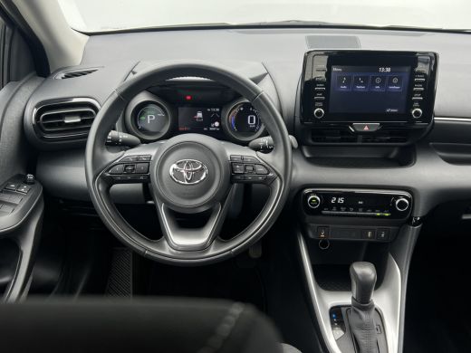 Toyota Yaris 1.5 Hybrid Dynamic | Trekhaak | LED | ACC | Stoelverwarming | Camera ActivLease financial lease