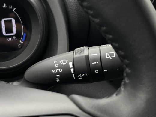 Toyota Yaris 1.5 Hybrid Dynamic | Trekhaak | LED | ACC | Stoelverwarming | Camera ActivLease financial lease